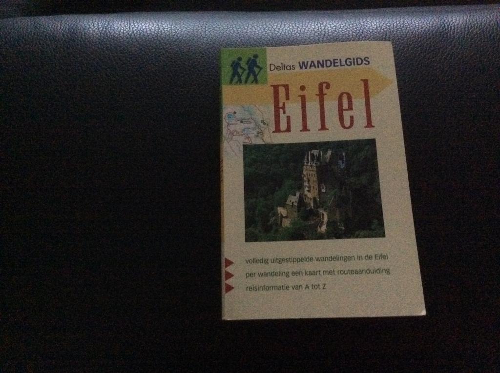 Eifel wandelgids, Ophalen of Verzenden, Zo goed als nieuw
