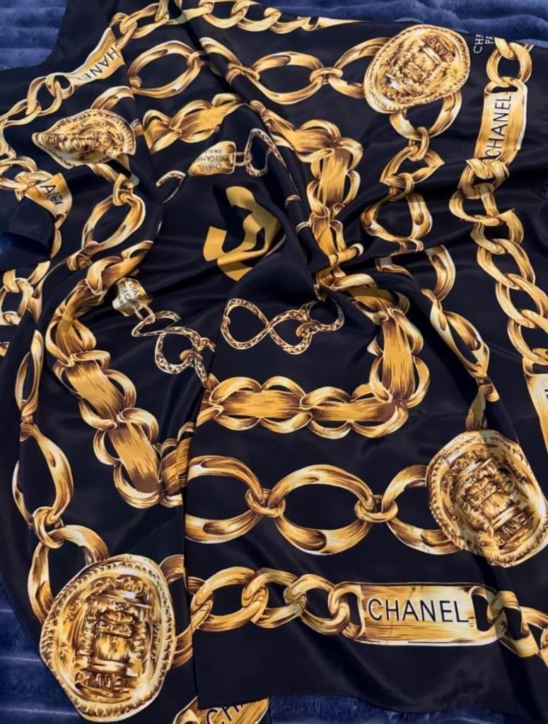 Foulard En Soie Vintage Chanel, Chanel, Enlèvement ou Envoi, Comme neuf, Écharpe