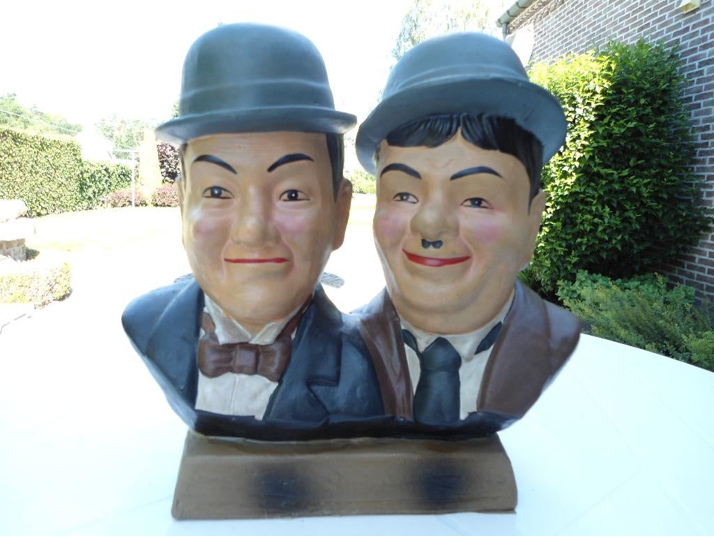 Zeer mooi laurel & hardy beeld op voet. Prima staat., Enlèvement ou Envoi