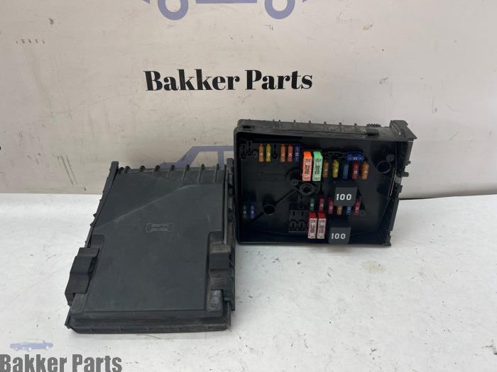 Boîte à fusibles d'un Volkswagen Scirocco, -, Volkswagen, -, 3 mois de garantie