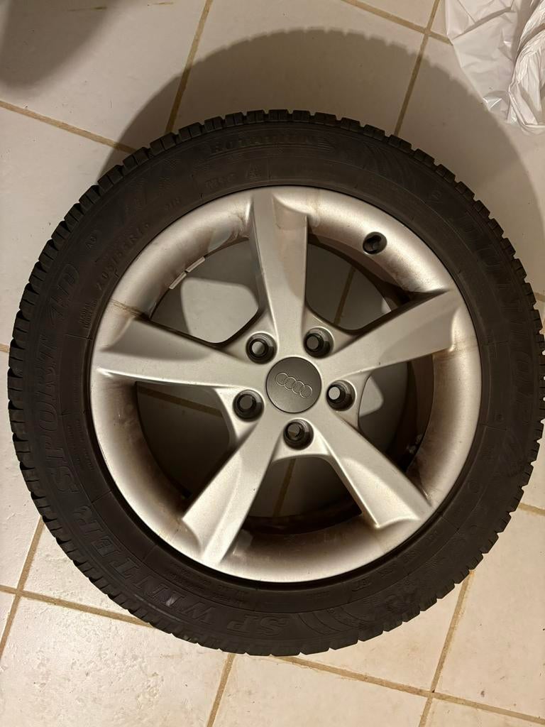4 pneus hiver Dunlop sport 205/55R16 sur jantes audi, Autos : Pièces & Accessoires, Pneus & Jantes, Enlèvement, Pneus hiver, Pneu(s)