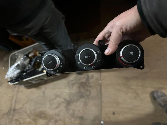 Panneau de commandes chauffage d'un Kia Rio, -, 3 mois de garantie, Utilisé, -
