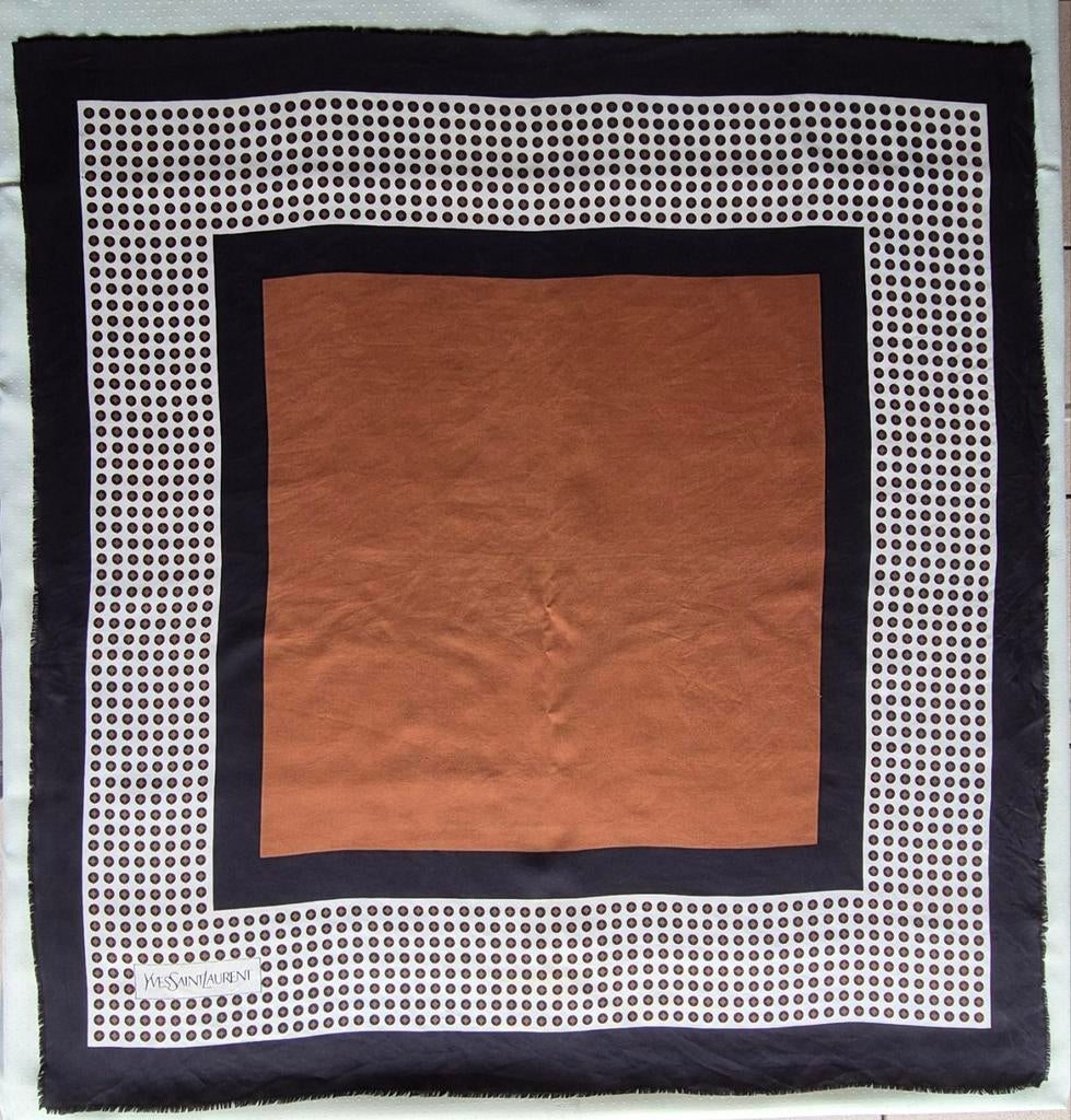 Yves Saint Laurent vintage carré  foulard 100 % zijde, Ophalen of Verzenden, Zo goed als nieuw