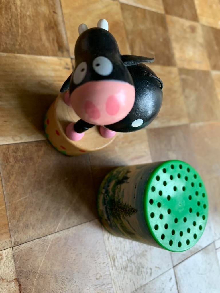 Lot de deux jouets vaches. Boîte musicale et vache mobile, Enfants & Bébés, Jouets | Jouets de bébé, Mobile, Enlèvement
