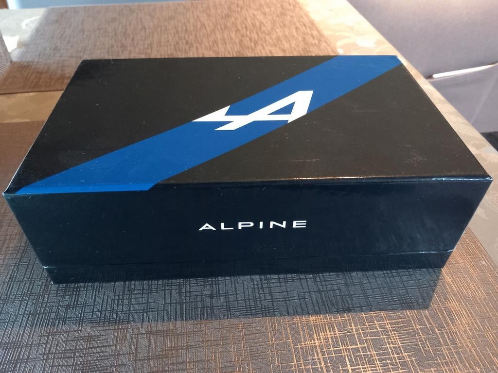 Renault alpine 1/43 limited edition, Enlèvement, Comme neuf