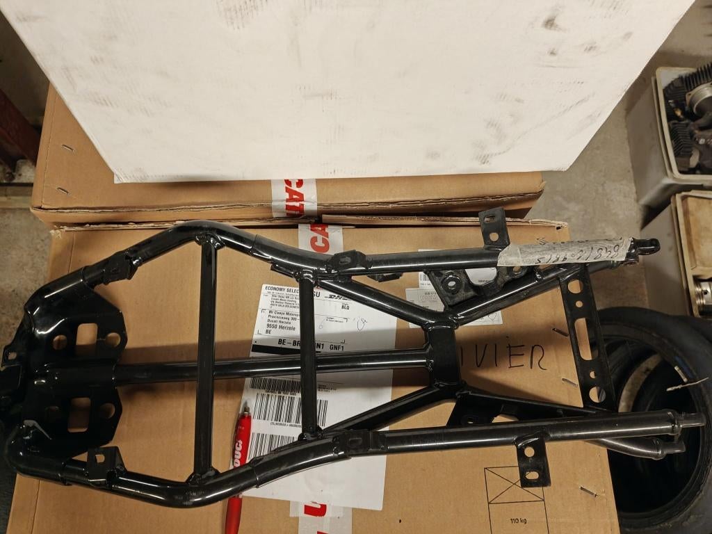 CADRE DE SUPPORT ARRIÈRE DUCATI 848-1098, Motos, DUCATI, Enlèvement ou Envoi, Utilisé, Jackierogier@outlook.be
