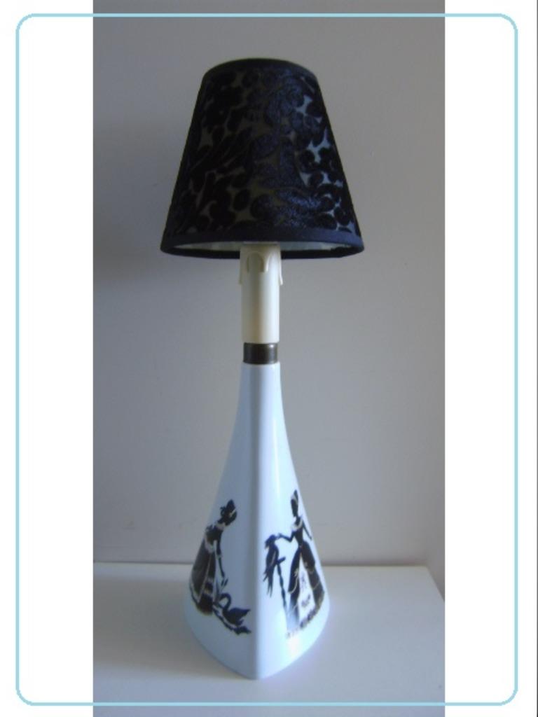 >>> KAISER <<< Porselein lamp met elegant dekor, Enlèvement