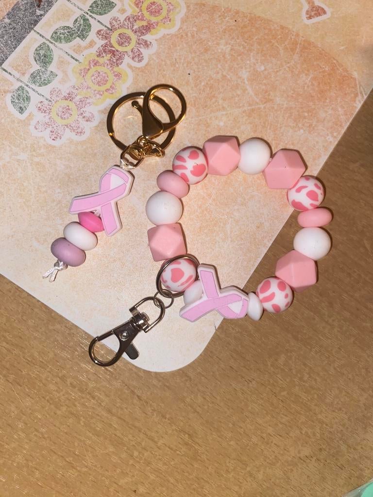 Wristlet en sleutelhanger think pink ribbon, Hobby en Vrije tijd, Kralen en Sieraden maken, Ophalen, Nieuw