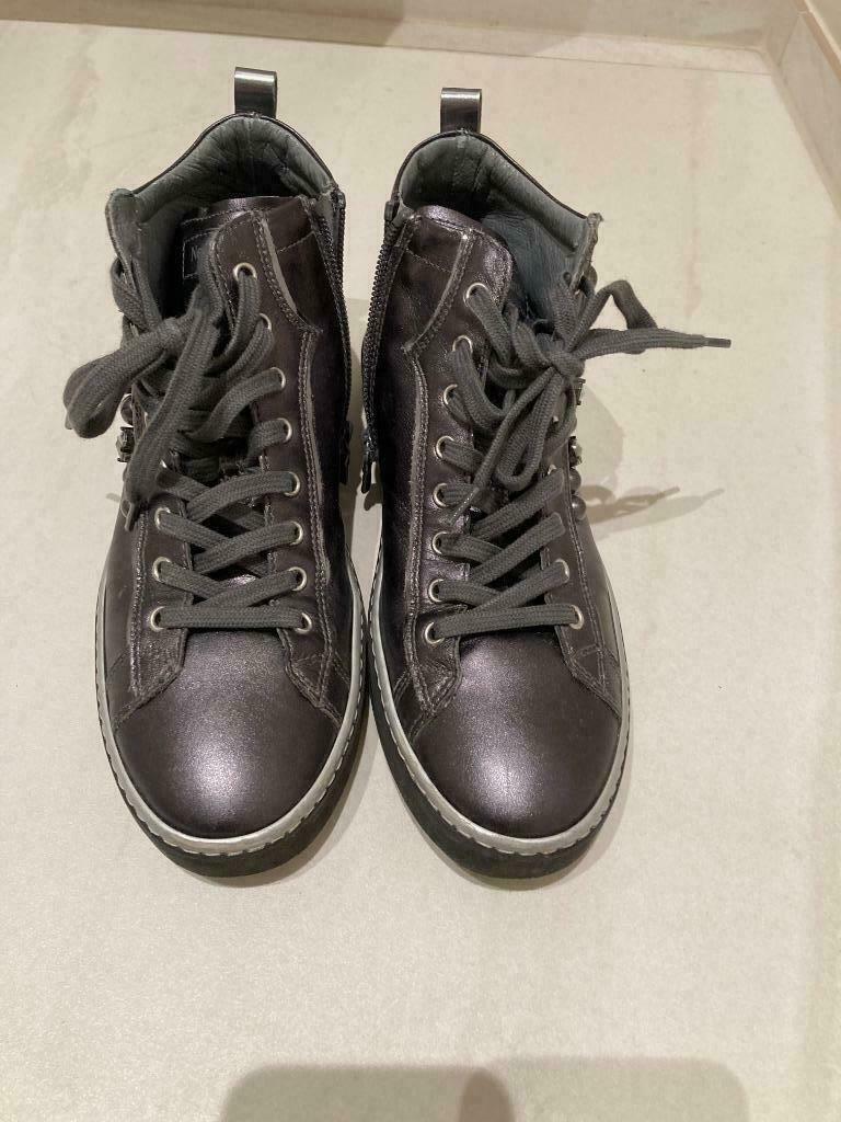 NeroGiardini schoenen, Ophalen