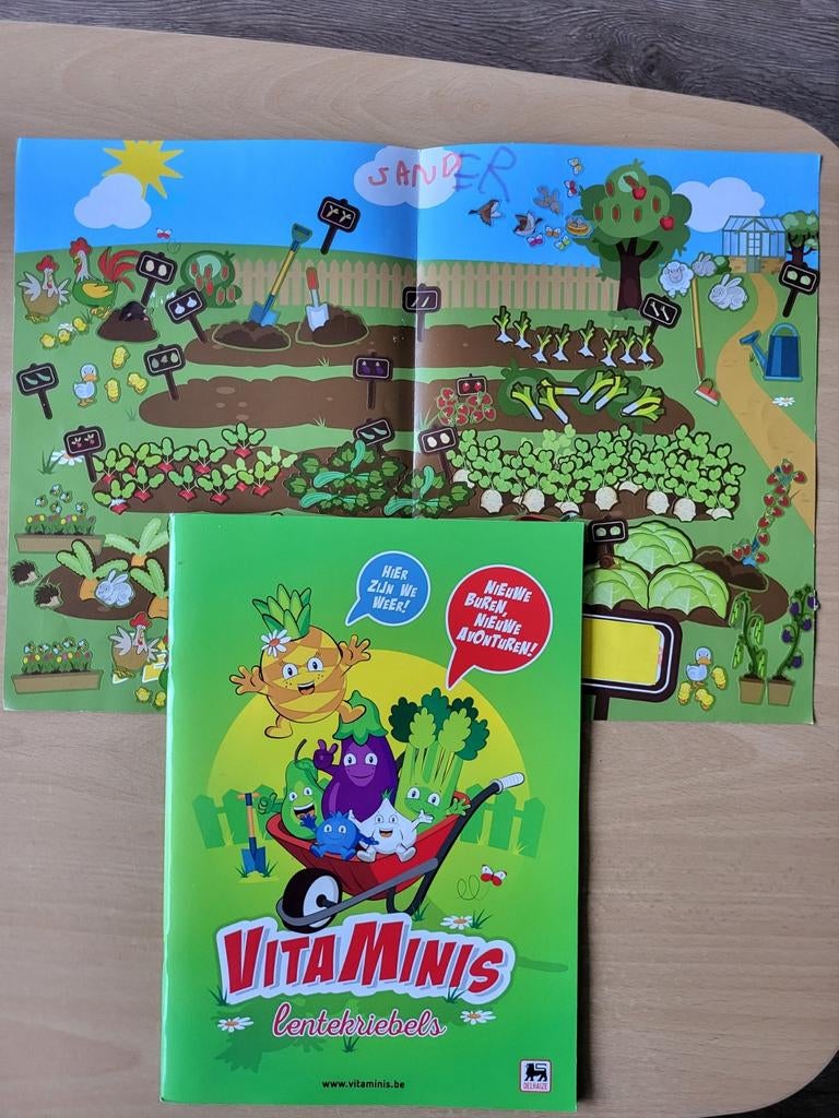 Sticker album Vitaminis compleet+De moestuin, Delhaize 2018, Verzamelen, Overige supermarkten, Ophalen of Verzenden