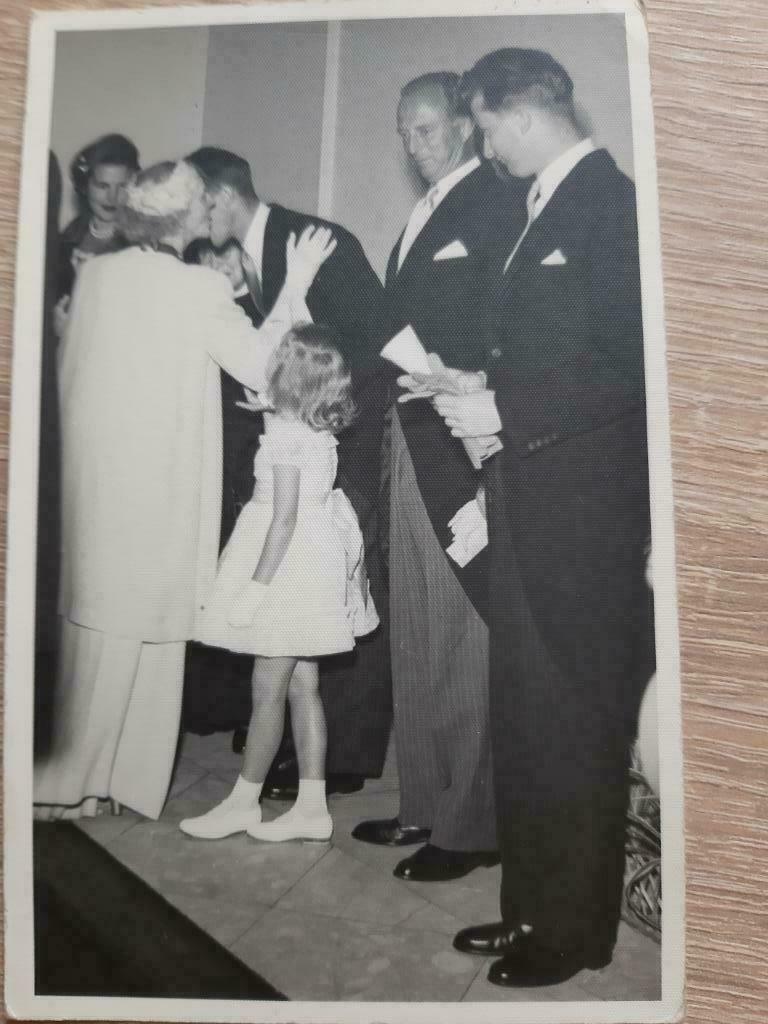 Foto Koningin Elisabeth, Koning Leopold III, Albert.. Boudew, Verzamelen, Verzenden, Zo goed als nieuw, Kaart, Foto of Prent