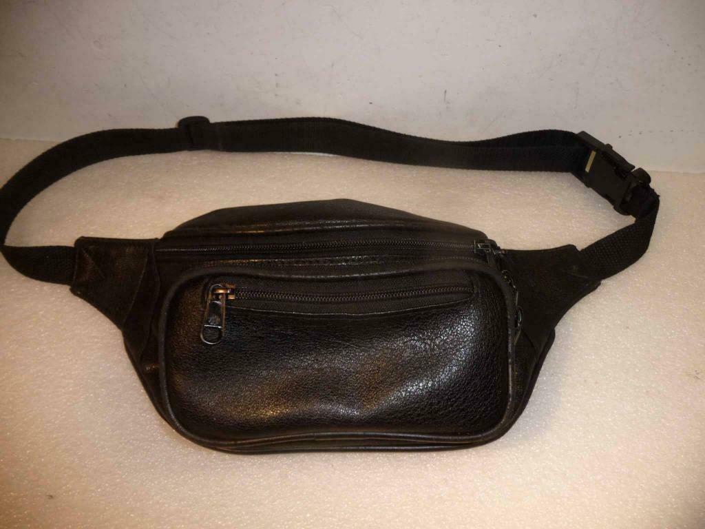 sac banane en parfait état, Bijoux, Sacs & Beauté, Autres marques, Cuir, Enlèvement ou Envoi, Utilisé