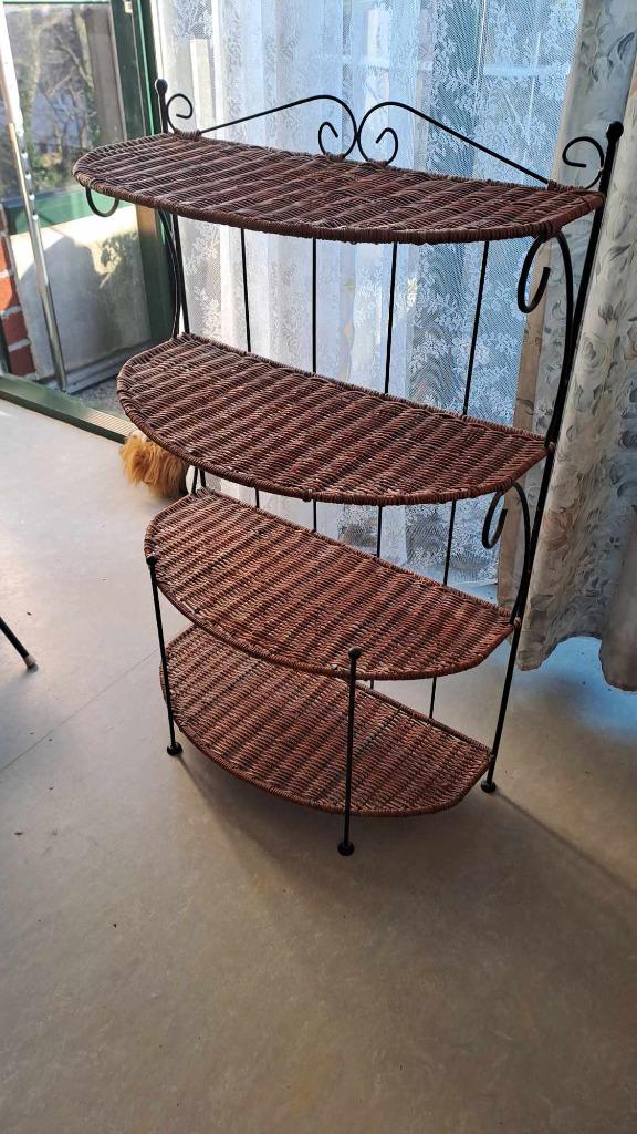 Etagère métal/osier, Maison & Meubles, Accessoires pour la Maison | Étagères, Enlèvement, Utilisé