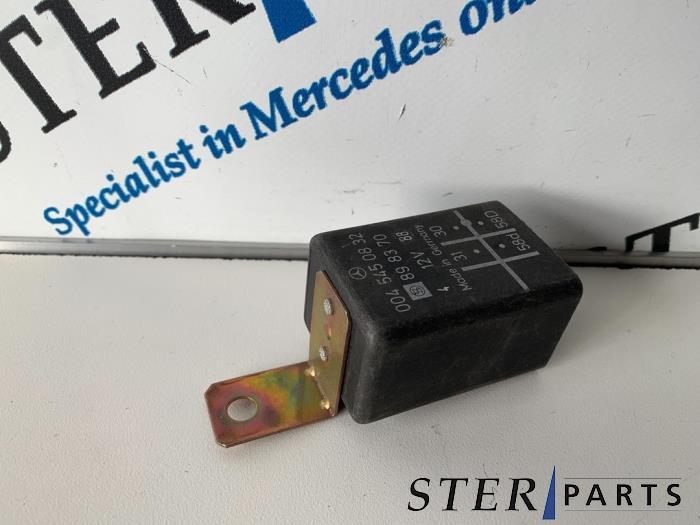 Relais van een Mercedes E-Klasse, Auto-onderdelen, Elektronica en Kabels, Mercedes-Benz, Gebruikt, 3 maanden garantie, Ophalen of Verzenden
