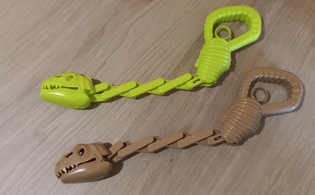 2 dino grijpers, Ophalen, Zo goed als nieuw