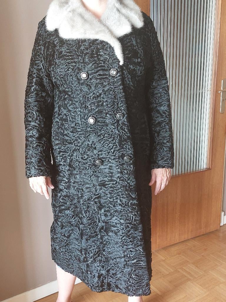Zwarte swakara bontmantel maat 46/48, Kleding | Dames, Jassen | Winter, Ophalen, Zo goed als nieuw, Maat 46/48 (XL) of groter
