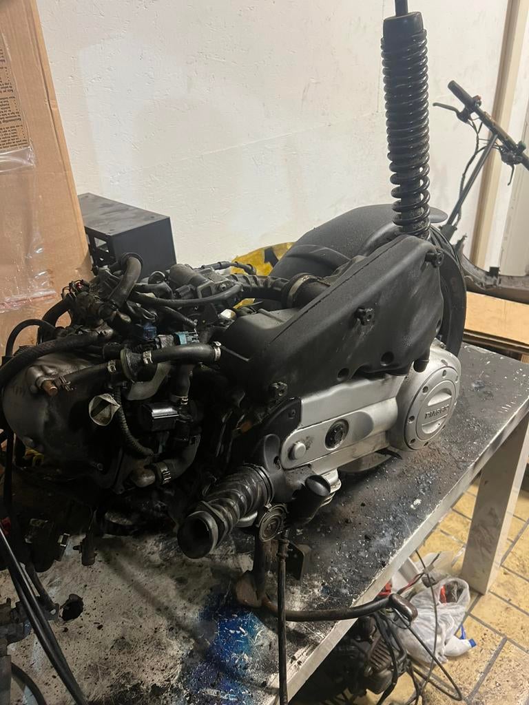 Vespa sprint e5 volledig complete motorblok STARTGARANTIE, Ophalen, Zo goed als nieuw, Tank, Vespa