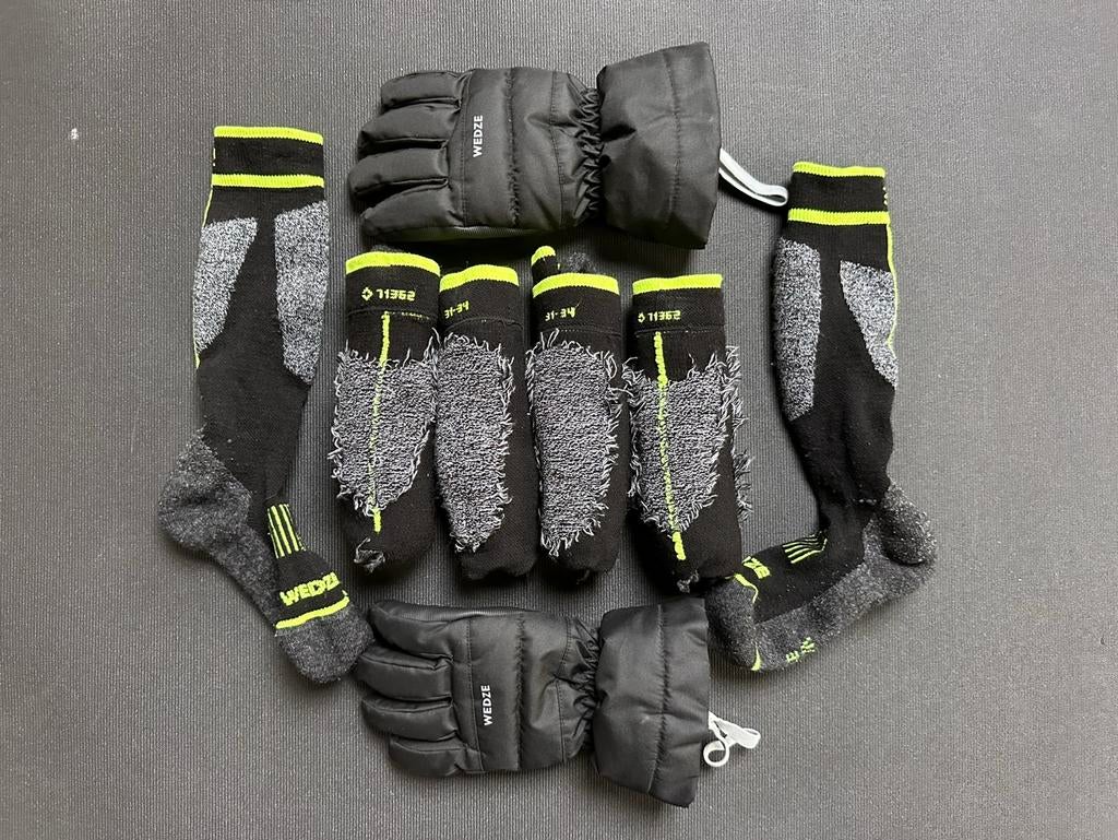 5 paar skikousen maat 31-34 en skihandschoenen 12jr, Motoren, Ophalen