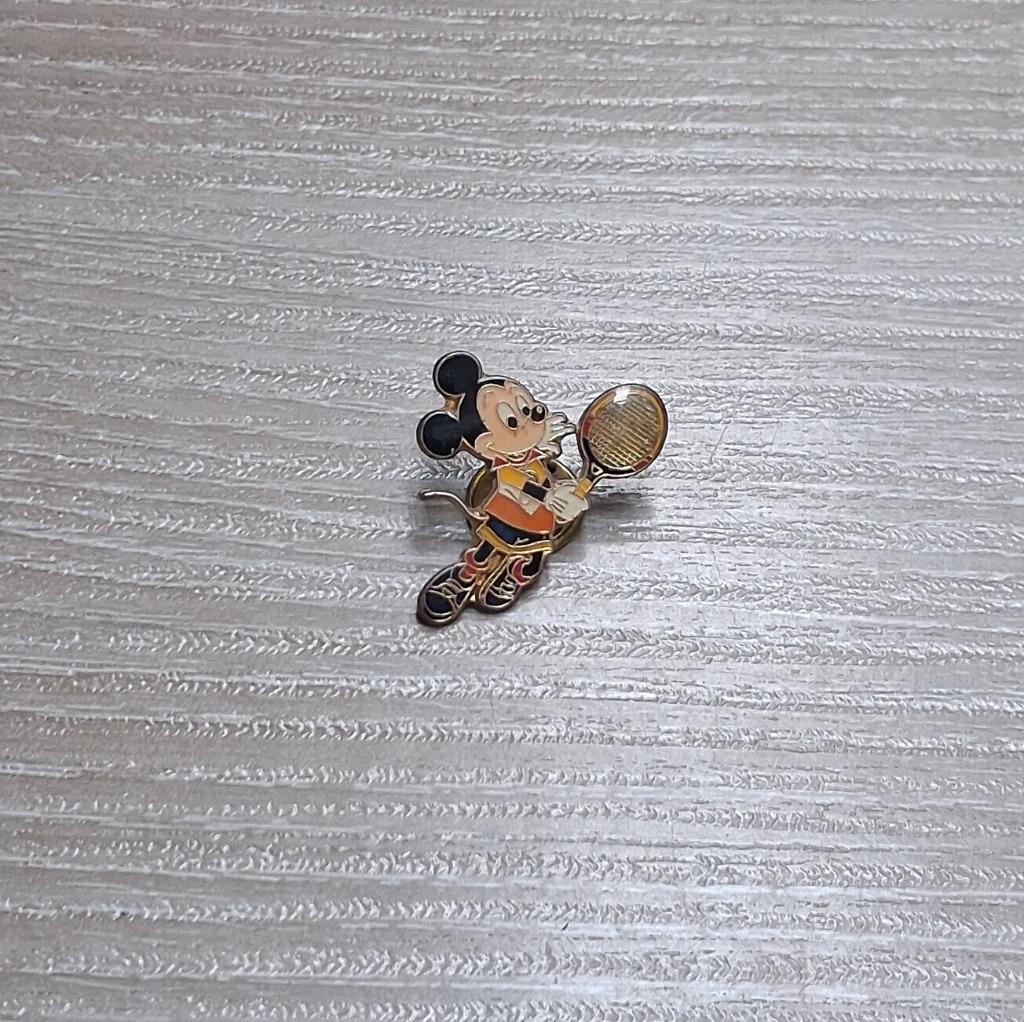 PIN - DISNEY - MICKEY MOUSE - TENNIS, Envoi, Utilisé, Figurine, Insigne ou Pin's