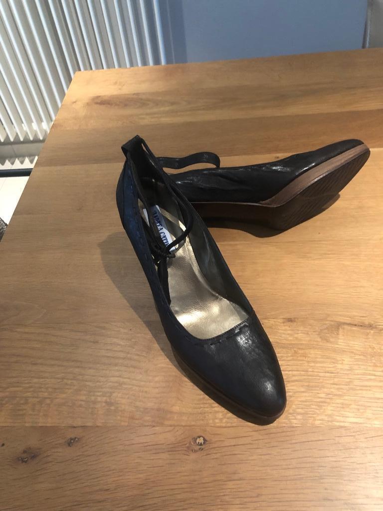Nieuwe bruine pumps maat 41, Andrea Catini, volledig leer, Vêtements | Femmes, Neuf, Enlèvement ou Envoi, Escarpins, Andrea Catini
