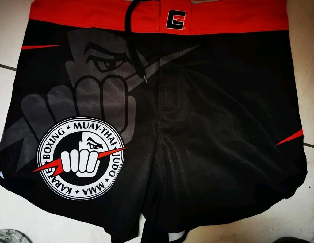 Combat vechtsport short broek maat 32 rekbaar zwart, Kleding | Heren, Ophalen of Verzenden, Zo goed als nieuw, Zwart, Vechtsport