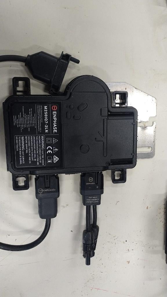 enphase omvormers 8 stuks Q7 en 21 iets oudere, Doe-het-zelf en Bouw, Zonnepanelen en Toebehoren, Ophalen, Zo goed als nieuw, Overige typen