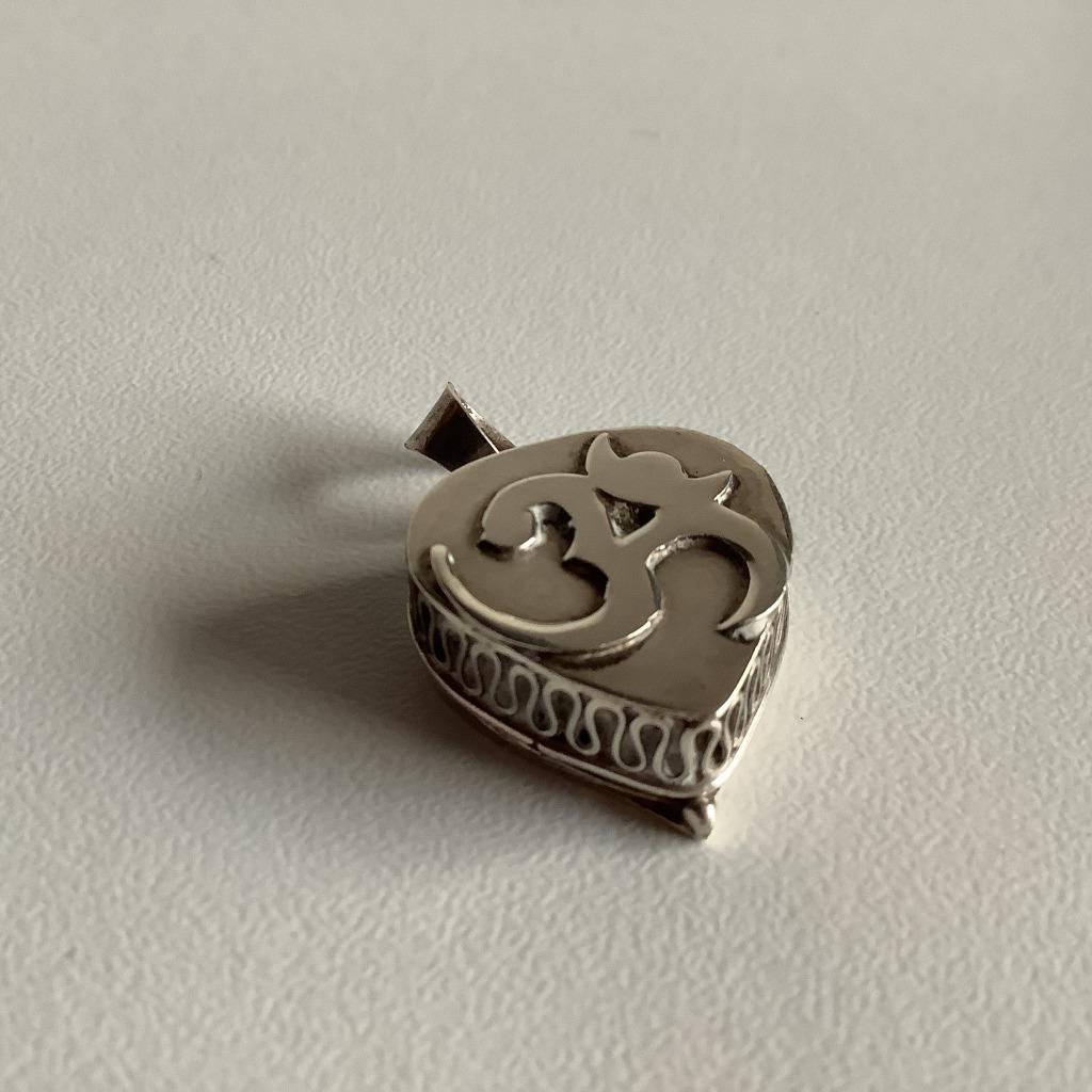 schattig klein zilveren pillendoosje / hanger  hartje, Ophalen, Zo goed als nieuw, Hart, Zilver