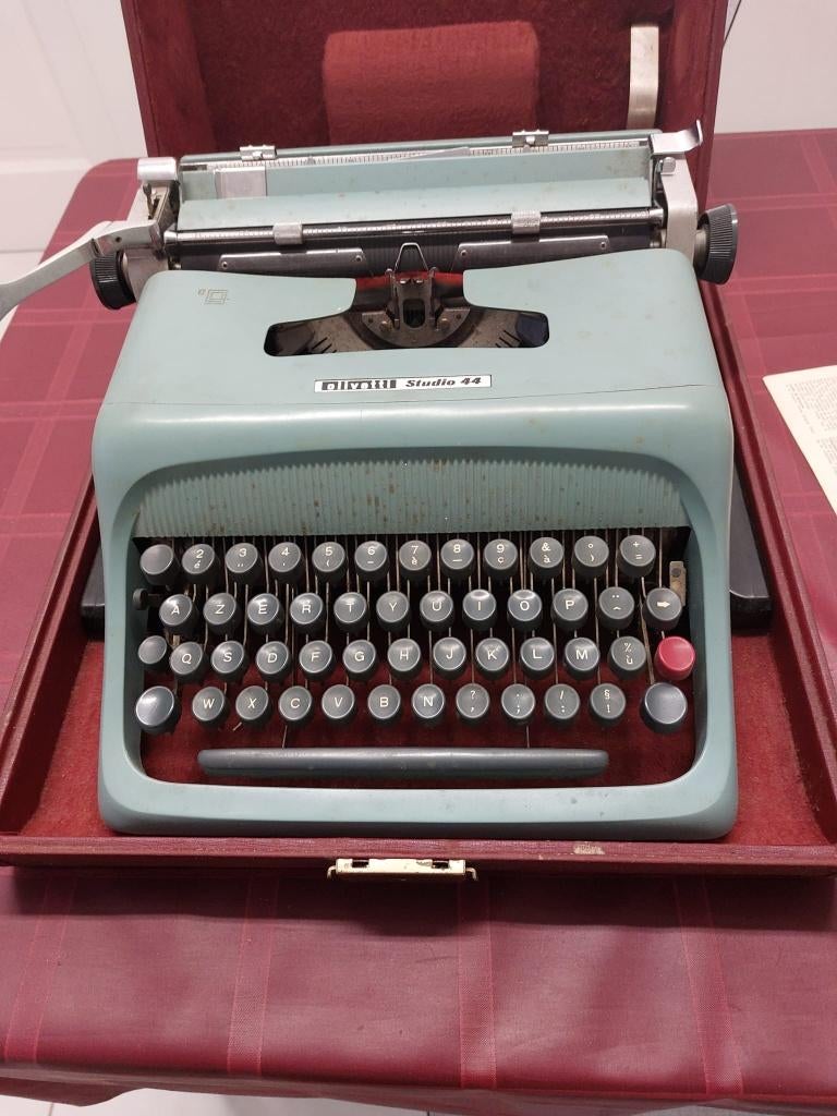 Olivetti Studio 44 schrijfmachine inclusief originele koffer, Diversen, Typemachines, Ophalen, Gebruikt