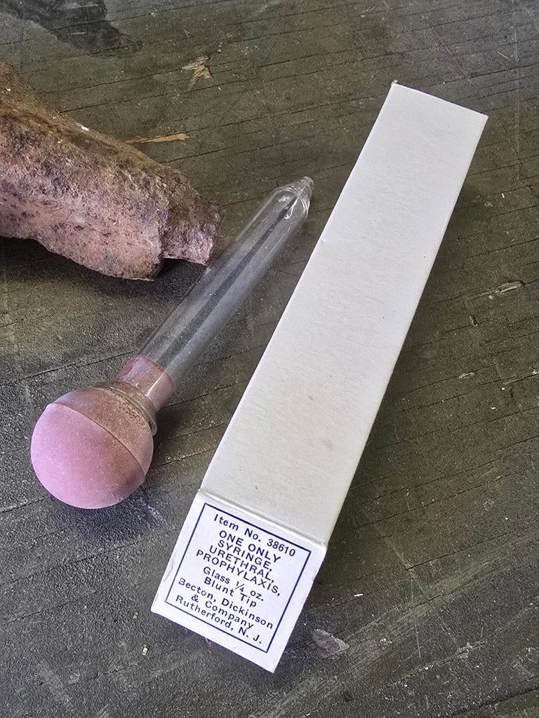 Seringue urétrale médicale américaine de la Seconde Guerre m, Collections, Objets militaires | Seconde Guerre mondiale, Enlèvement