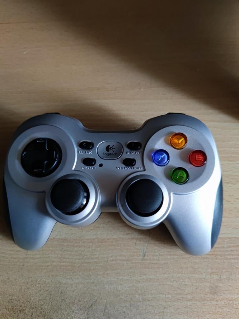 Game pad Logitech, Enlèvement, Comme neuf, Logitech