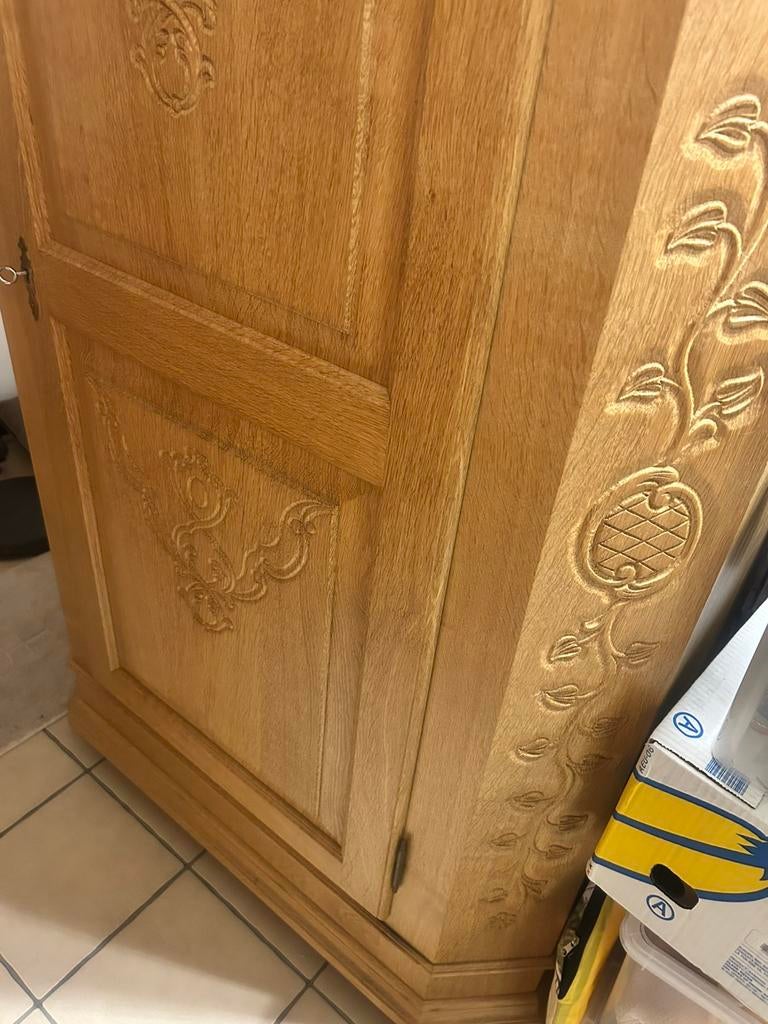 Armoire en bois massif sculpté – style classique, Enlèvement, Comme neuf