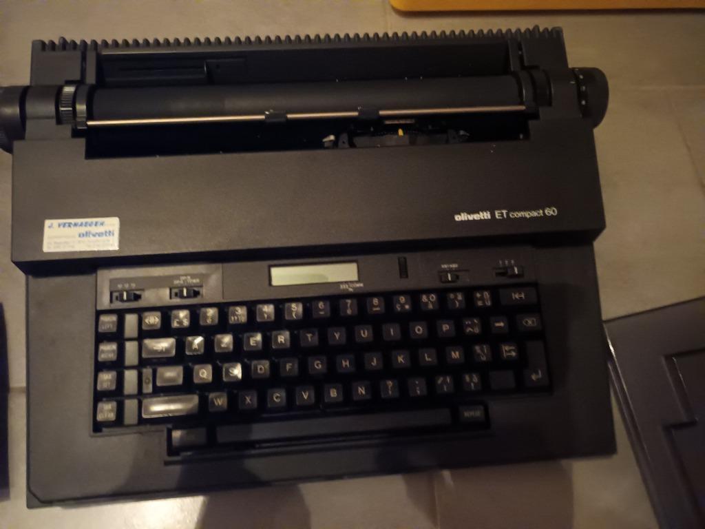 Ollivetti typemachine one line display : (1995) ET compact 6, Divers, Machines à écrire, Enlèvement ou Envoi, Utilisé