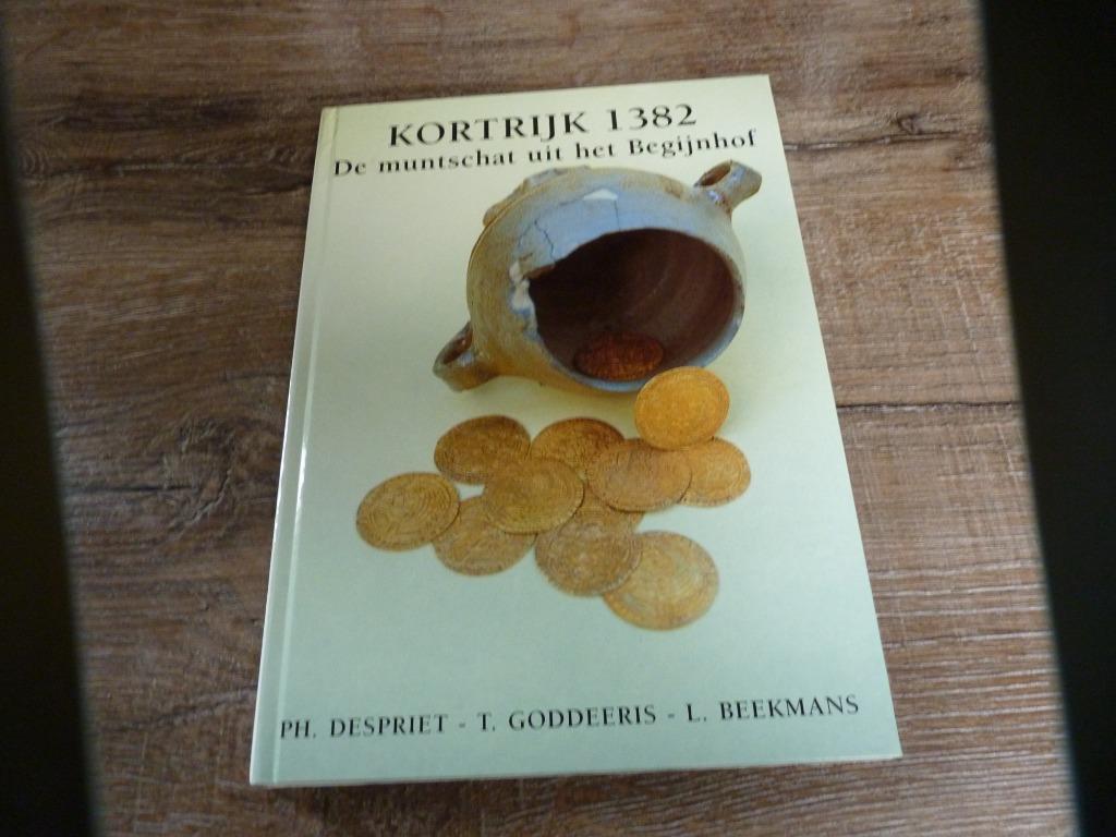 Boek : Kortrijk 1382, Ophalen of Verzenden, Gelezen