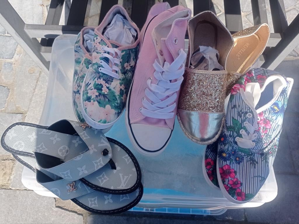 Lot damesschoenen en slippers maat 39, Ophalen