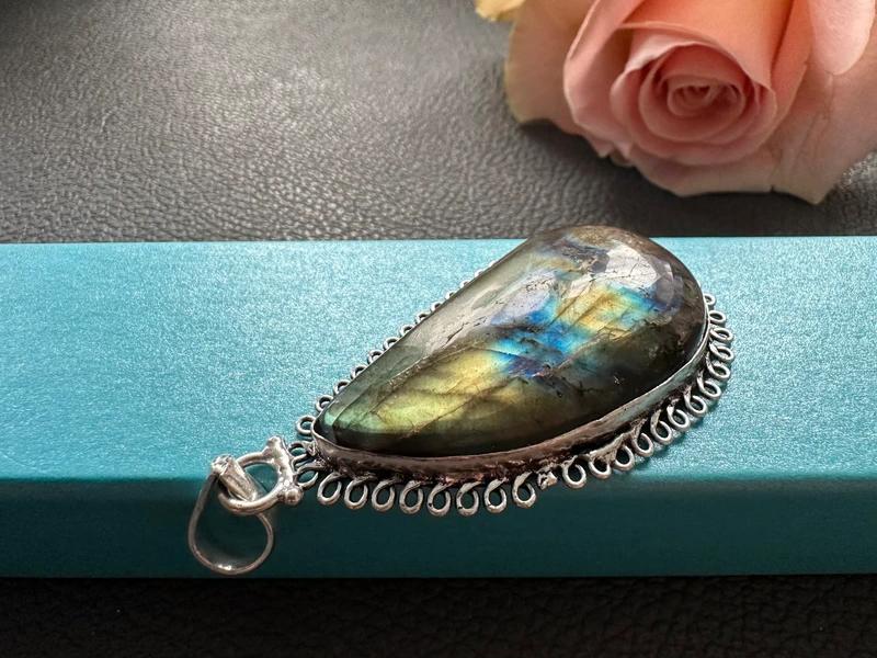 Pendentif en labradorite, Bijoux, Sacs & Beauté, Bracelets à breloques, Enlèvement ou Envoi, Comme neuf, Argent