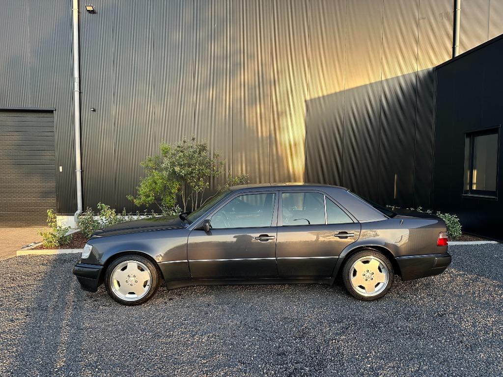 Mercedes 500E, Automaat, Achterwielaandrijving, 5000 cc, Zwart