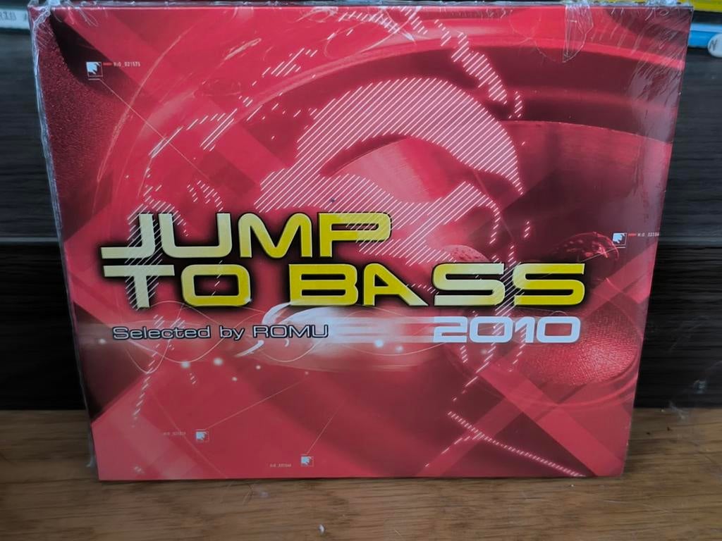 Cd Jump To Bass CD  2010, nieuw, Cd's en Dvd's, Ophalen of Verzenden, Nieuw in verpakking