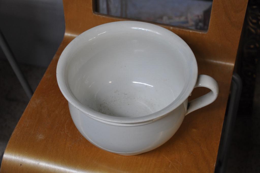 Pot de chambre en céramique Boch., Antiquités & Art, Antiquités | Accessoires de maison, Enlèvement