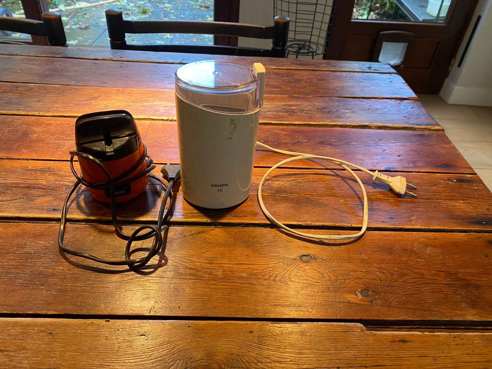 Retro elektrische koffiemolen en messenslijper, Ophalen, Gebruikt, Bruin
