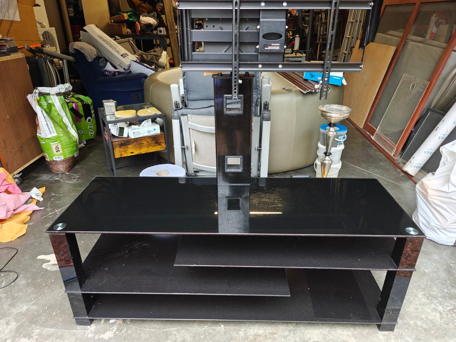 Tv meubel met ophanging tv ., Ophalen, 100 tot 150 cm, Glas, Minder dan 100 cm