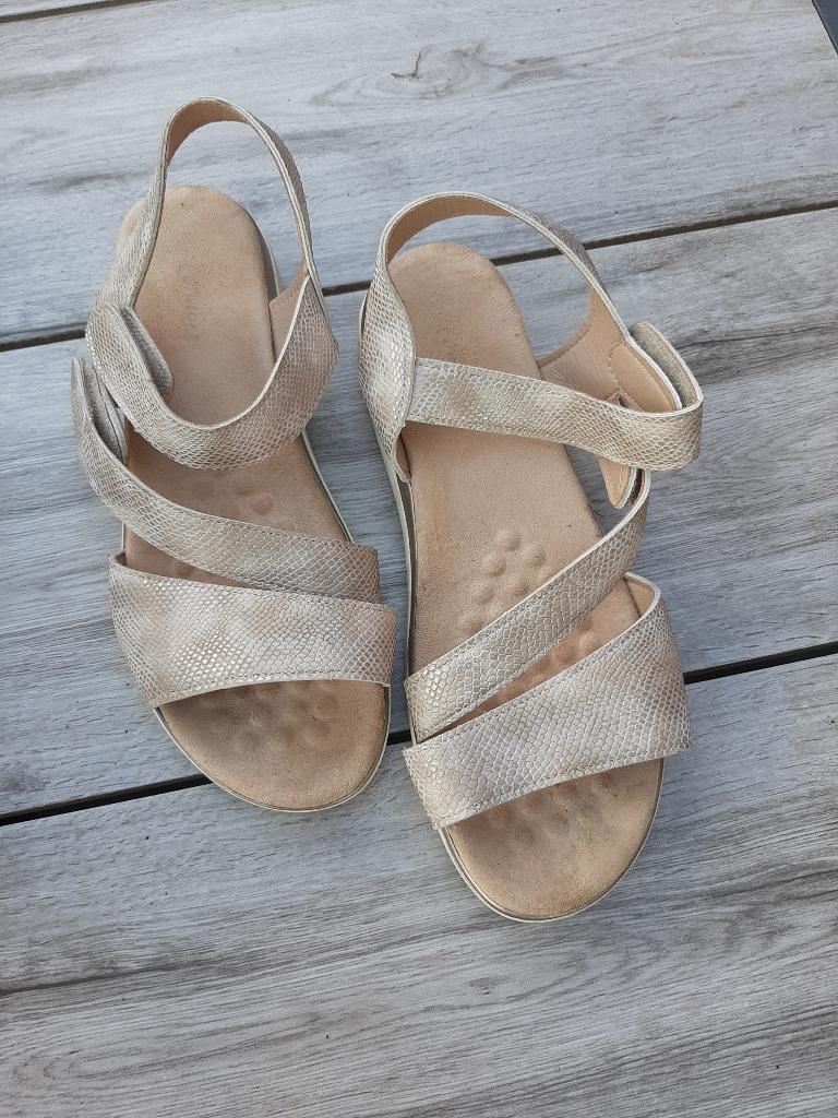 modieus sandaaltje, Ophalen, Beige, Sandalen of Muiltjes, Zo goed als nieuw