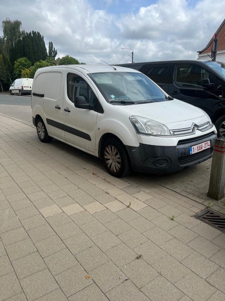 Citroën Berlingo met trekhaak uit jaar 2014, Voorwielaandrijving, Euro 5, Stof, Citroën