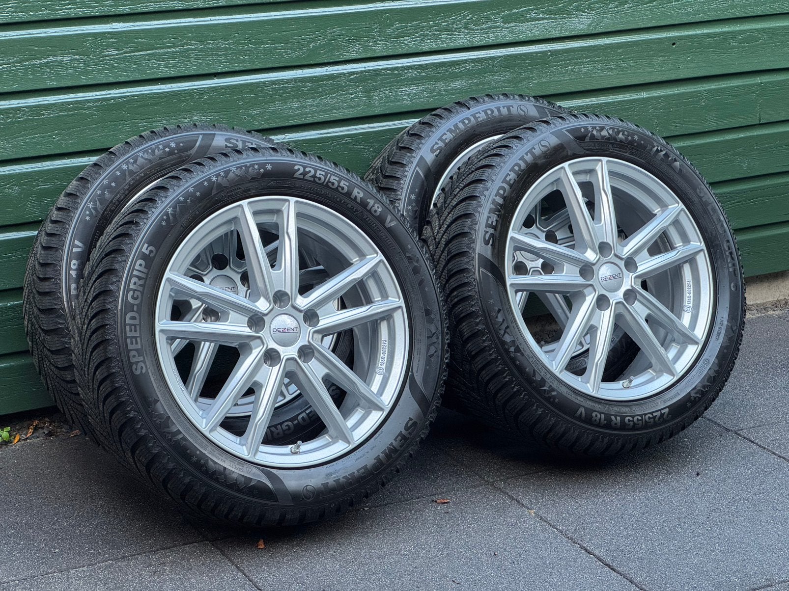 Lexus LBX winterbanden DEZENT KF silver 18inch inkl. TPMS, Auto-onderdelen, Banden en Velgen, 18 inch, Gebruikt, Banden en Velgen