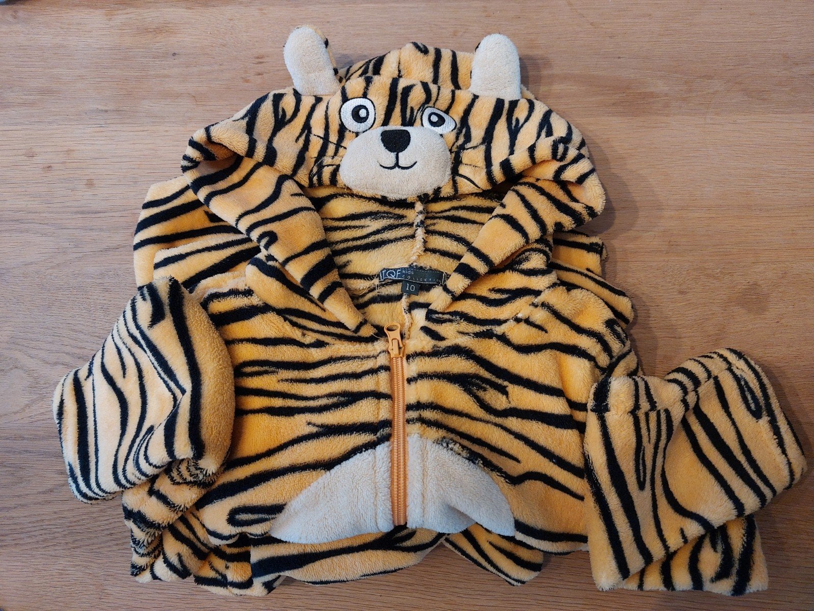 Pyjama une pièce -  tigre taille 10 ans, Enlèvement, Utilisé, Vêtements de nuit ou Sous-vêtements
