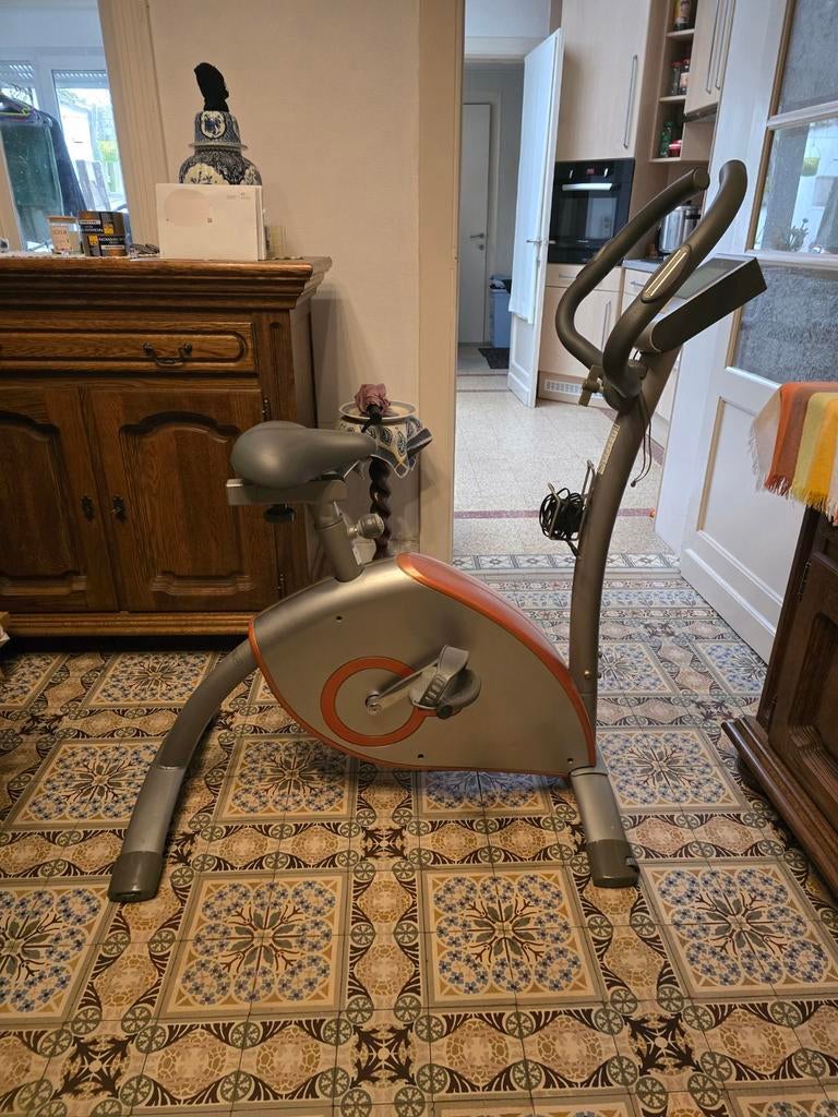Vélo d'appartement Domyos, Sports & Fitness, Appareils de fitness, Comme neuf, Vélo d'appartement, Bras, Jambes, Dos, Métal, Enlèvement