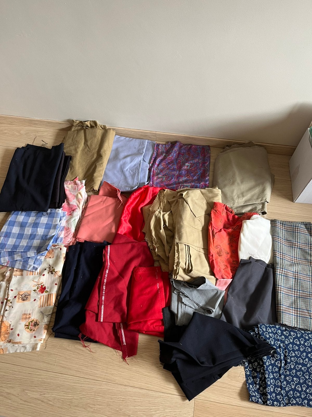 Lot de tissus de différentes tailles, Hobby & Loisirs créatifs, Tissus & Chiffons, Enlèvement, Comme neuf