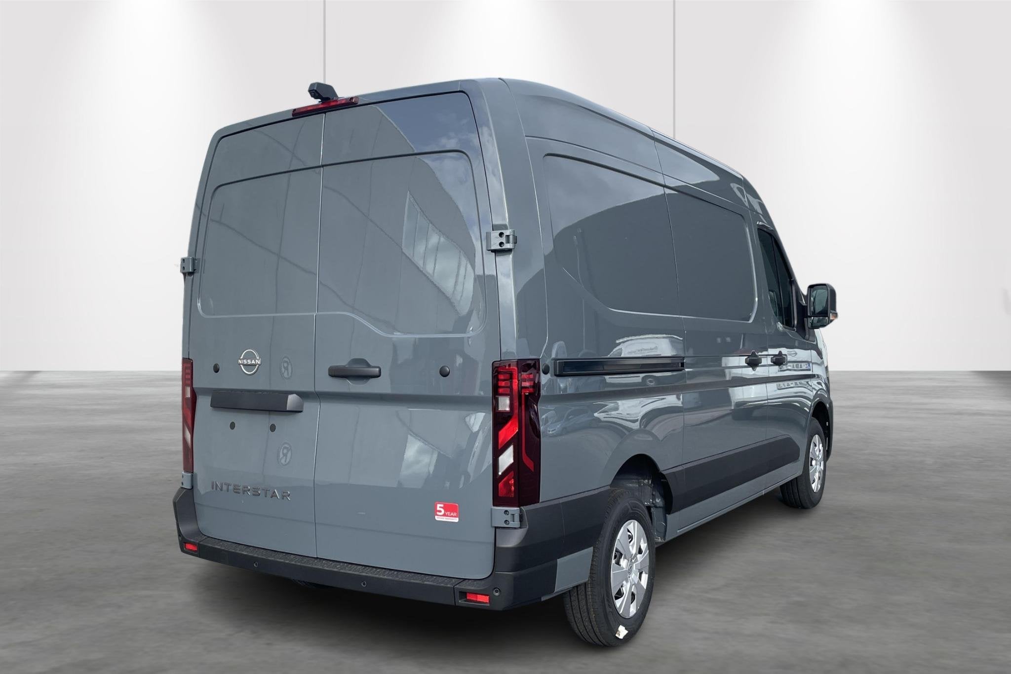 Nissan Interstar L2H2 3.3T 2,0 dCi 130 N-Connecta AM2026 ave, Neuf, Argent ou Gris, 4 portes, Entreprise