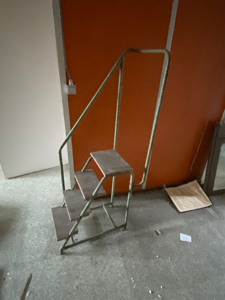 Trapje met leuning, Ophalen
