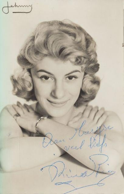 (m138) Rita Deneve, 2 gesigneerde promotiefoto's, Verzenden