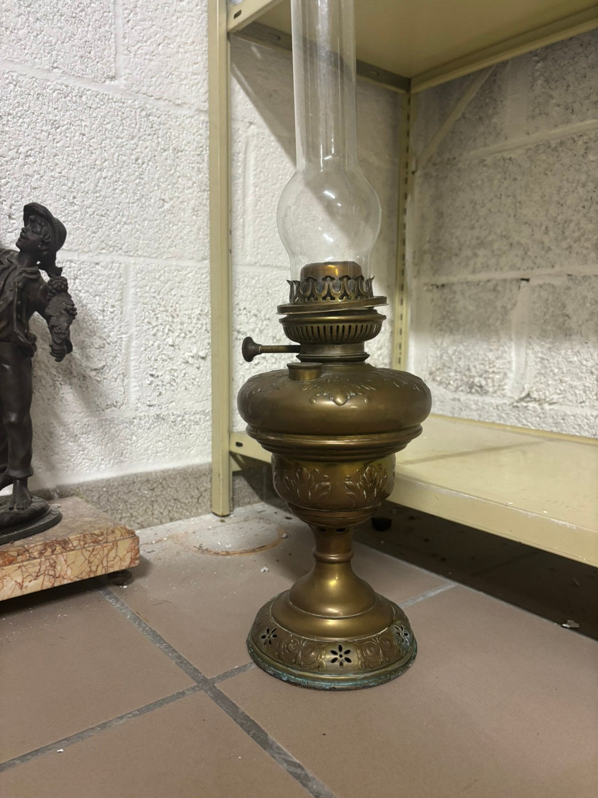 Antieke koperen olielamp met origineel glas, Ophalen